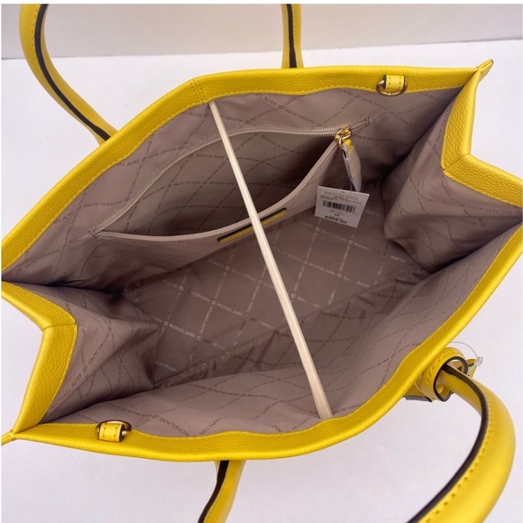 Michael Kors Mirella
Medium Pebbled Leather
Tote Shoulder Bag - Picture 8 of 13